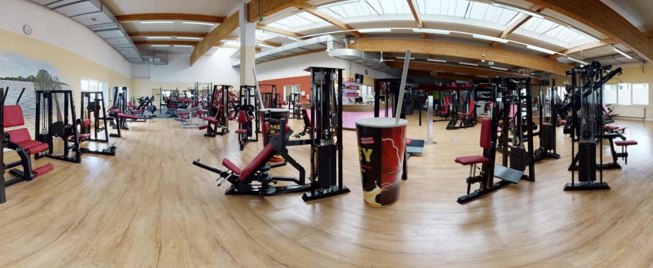 Sporthotel Neuruppin - Apartmenthaus Mit Ferienwohnungen Eksteriør bilde